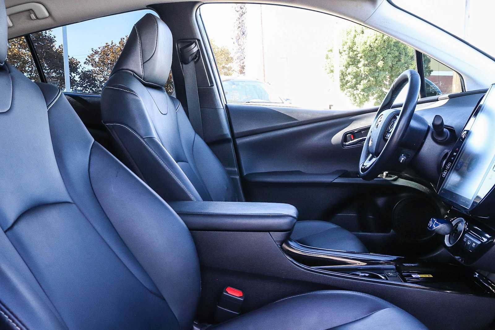 Used 2022 Toyota Prius Prime XLE FWD image 27