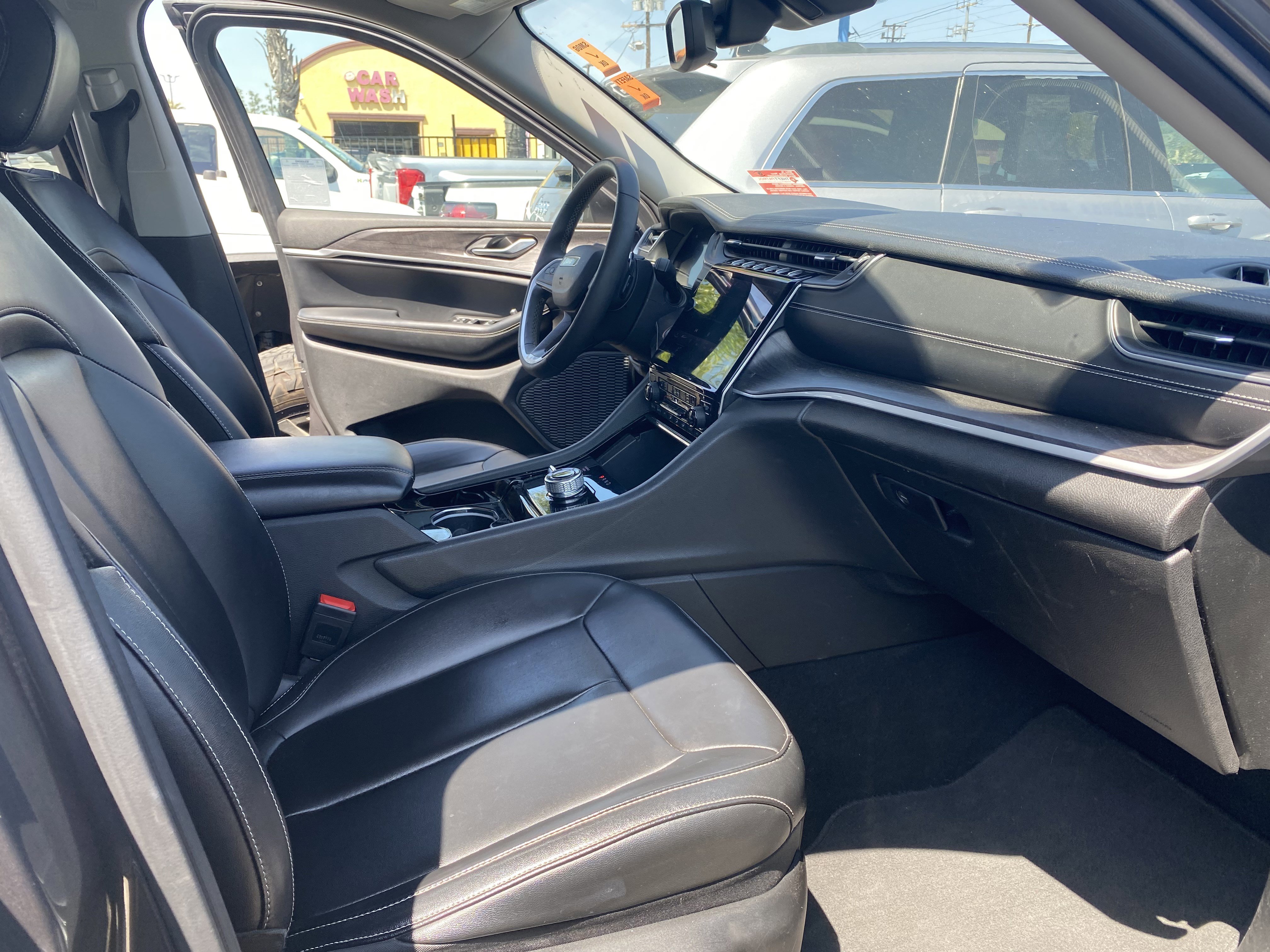 Used 2023 Jeep Grand Cherokee L Limited image 23