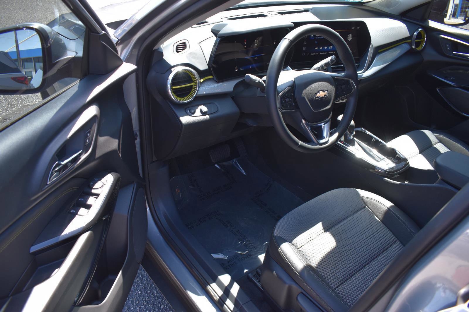 Used 2024 Chevrolet Trax LT w/ Driver Confidence Package FWD image 23