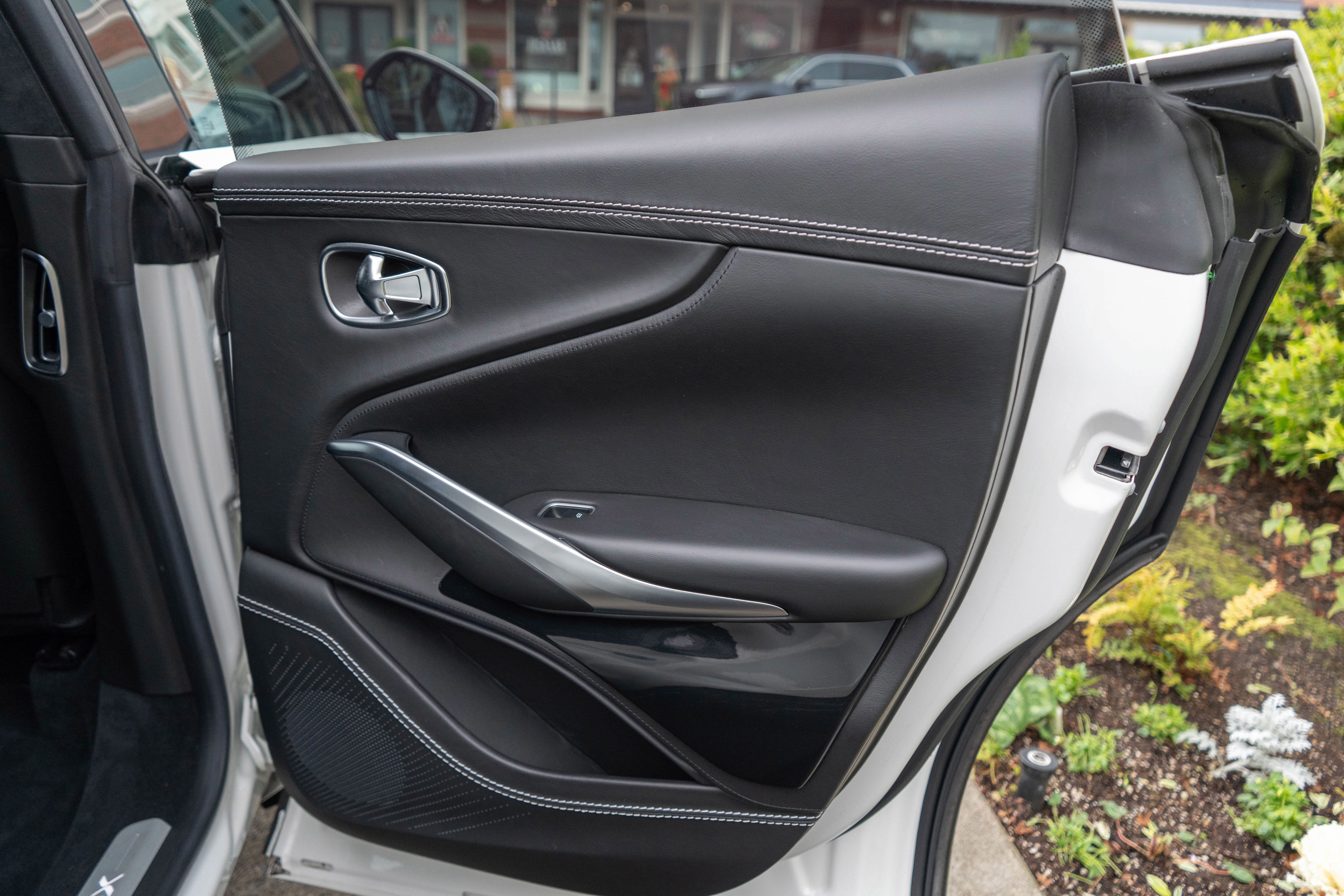 Used 2021 Aston Martin DBX image 36