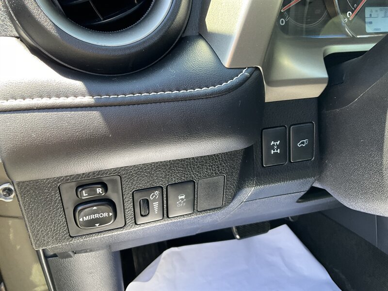 Used 2015 Toyota RAV4 Limited AWD/4WD image 20