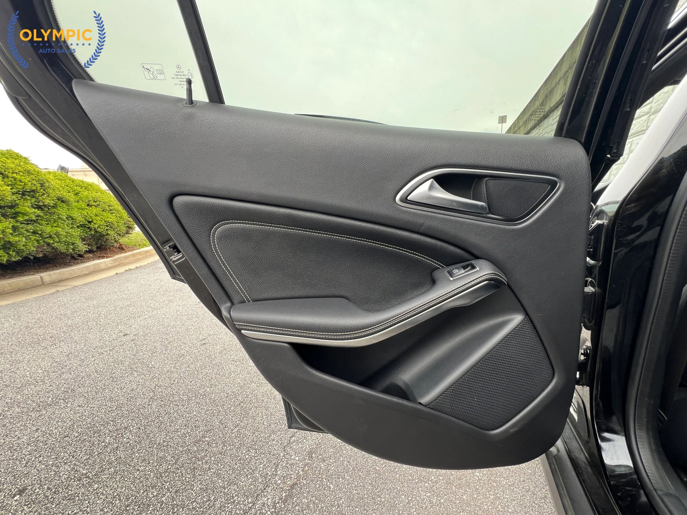 Used 2019 Mercedes-Benz GLA 250 4MATIC w/ Premium Package image 47