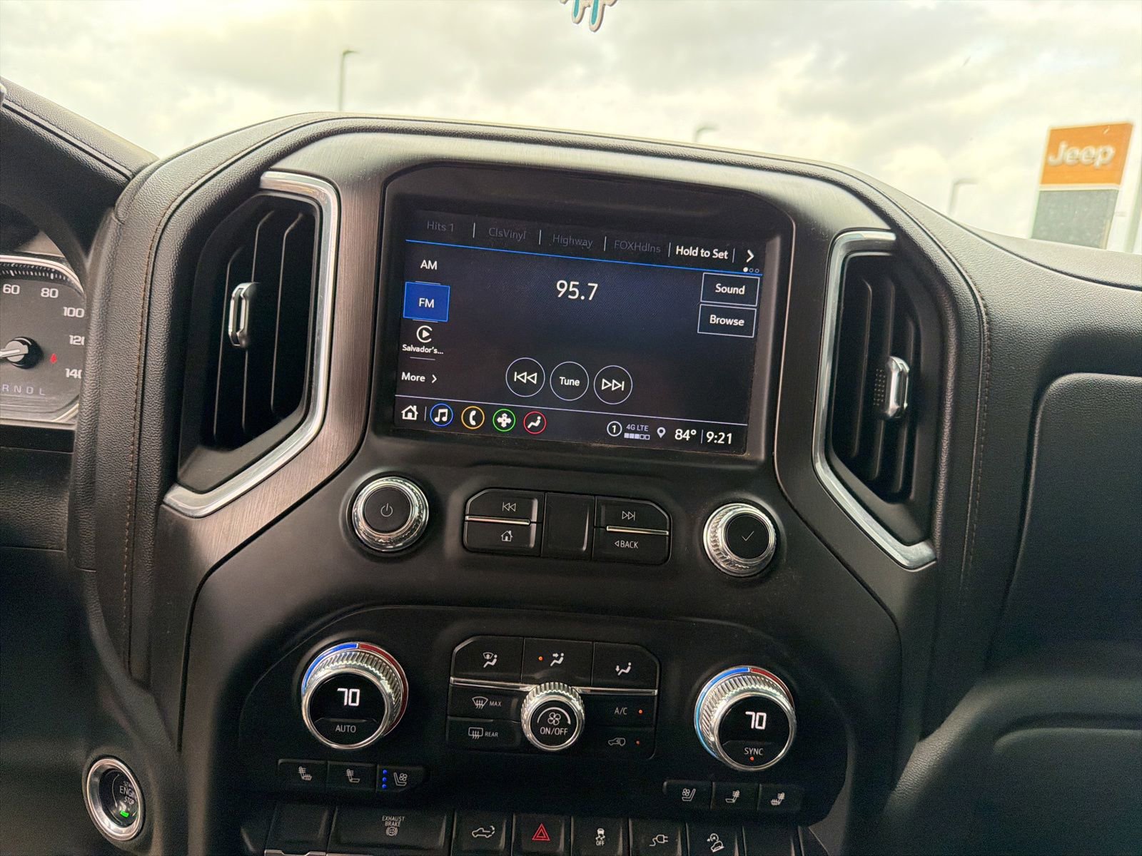 Used 2023 GMC Sierra 2500 AT4 AWD/4WD image 10