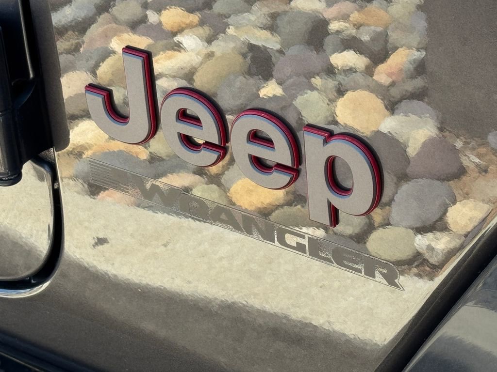Used 2025 Jeep Wrangler Unlimited Rubicon AWD/4WD image 17