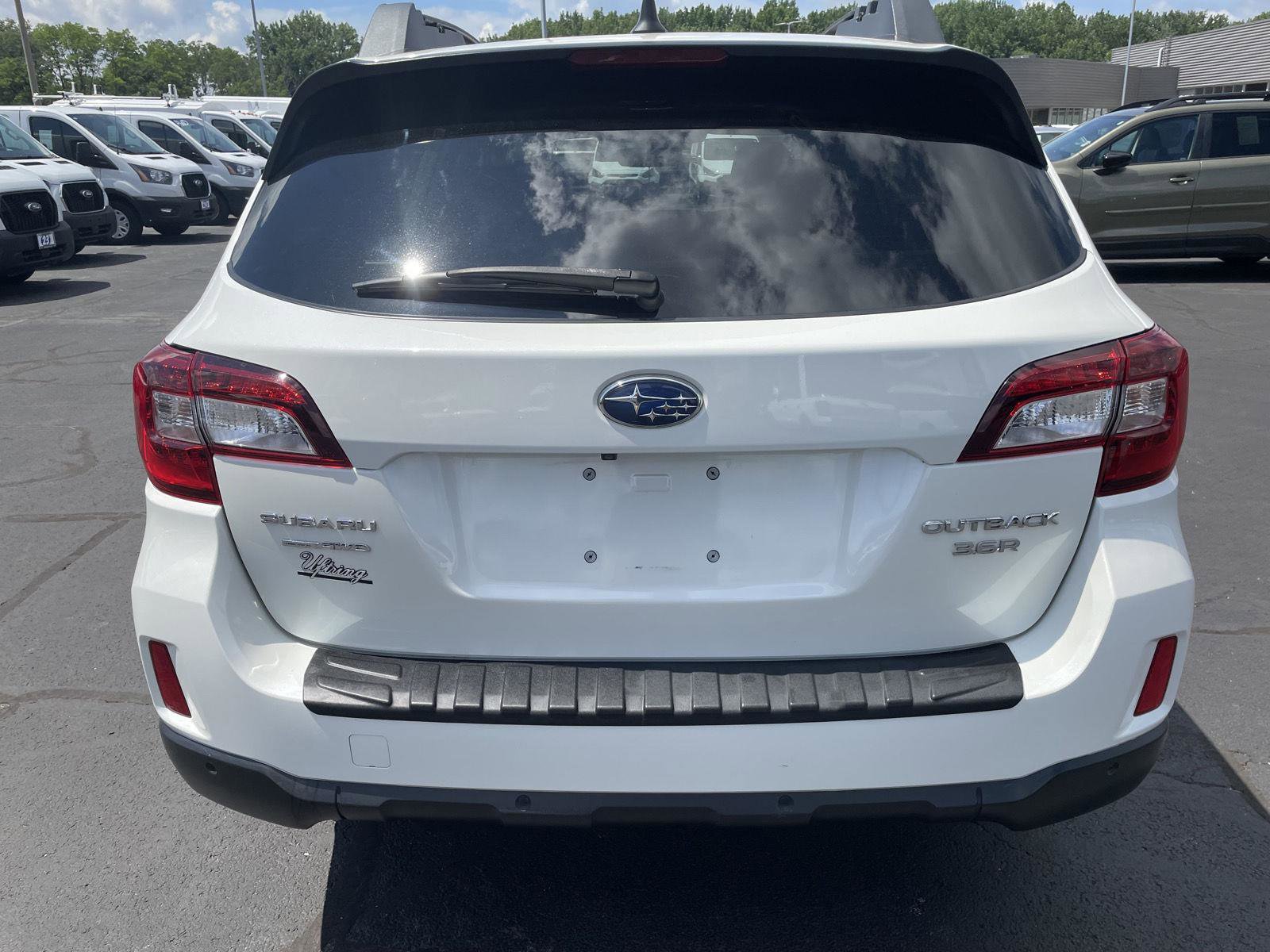 Used 2017 Subaru Outback 3.6R Limited AWD/4WD image 4