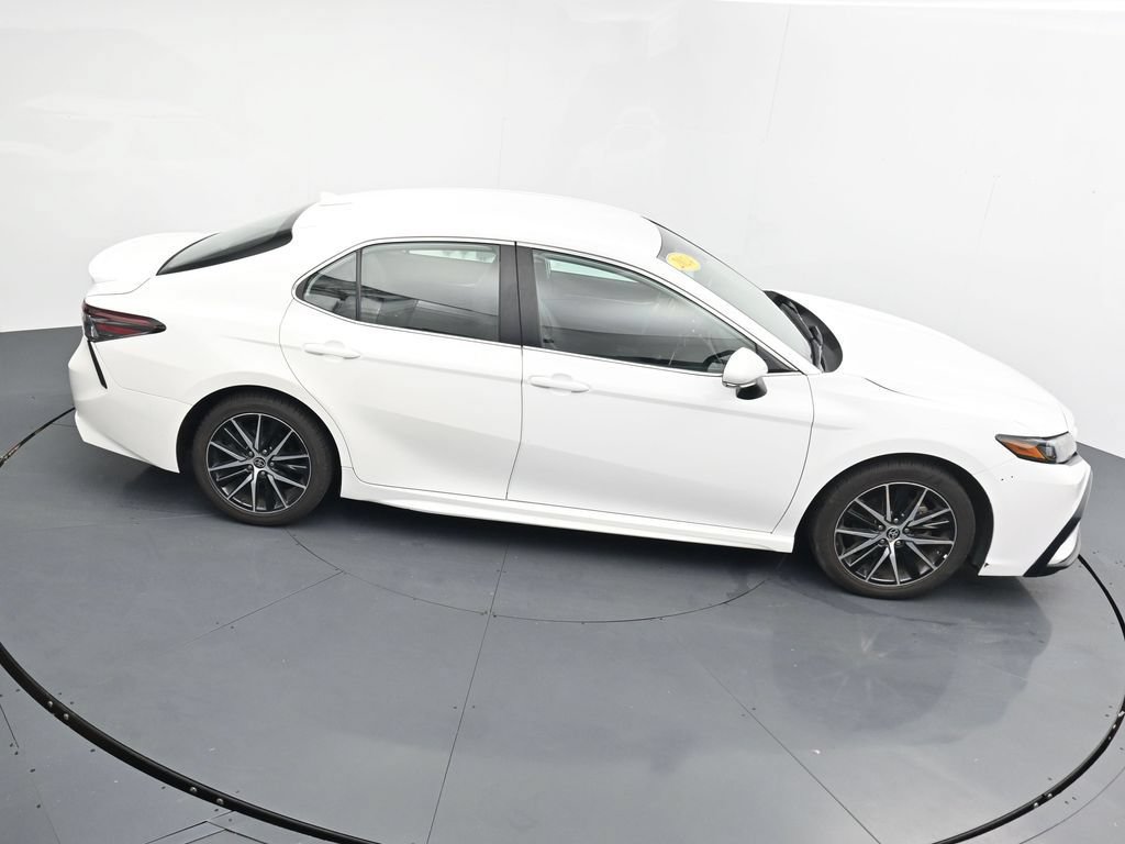 Used 2024 Toyota Camry SE w/ Cold Weather Package FWD image 31