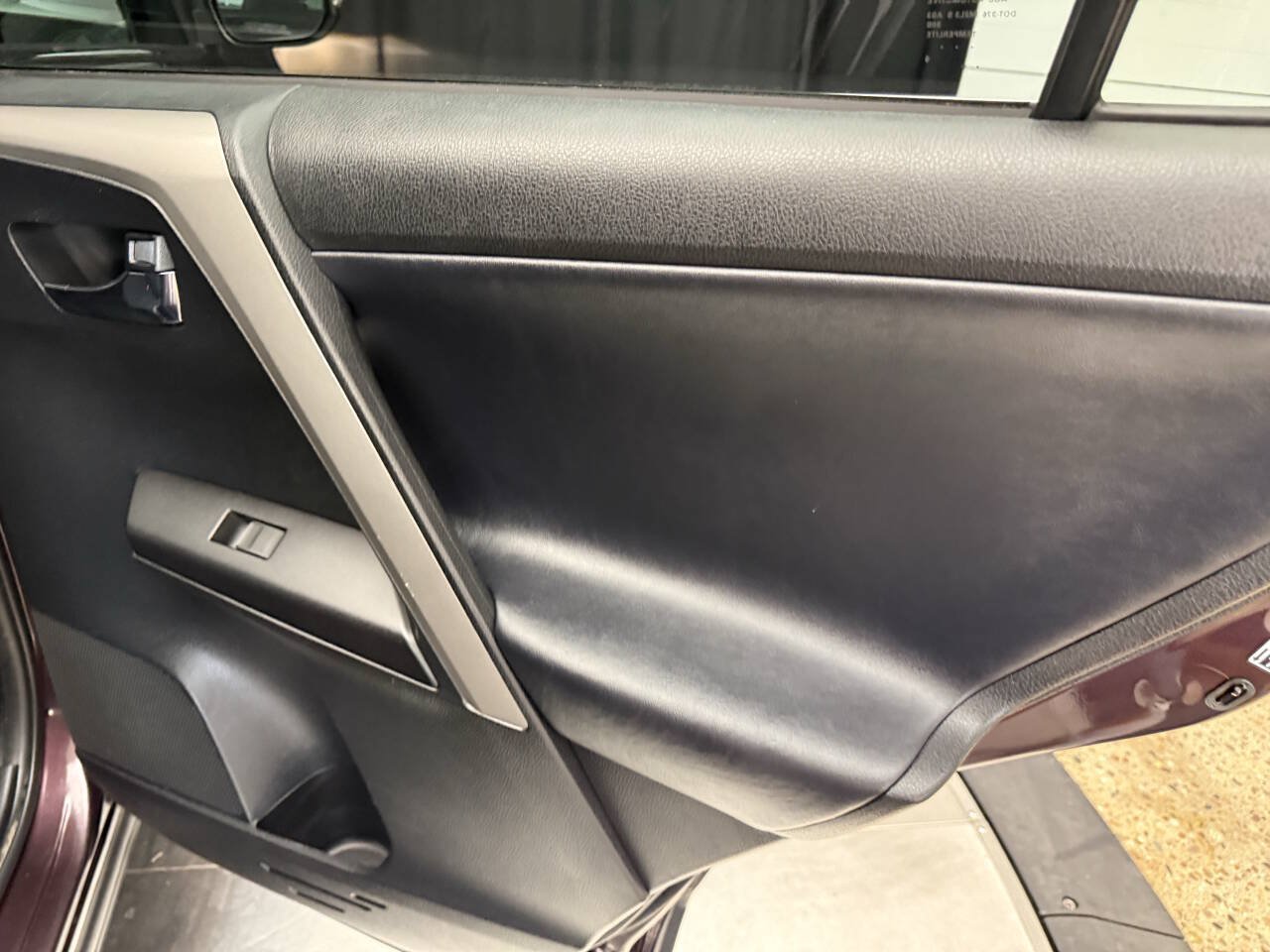 Used 2017 Toyota RAV4 XLE AWD/4WD image 26