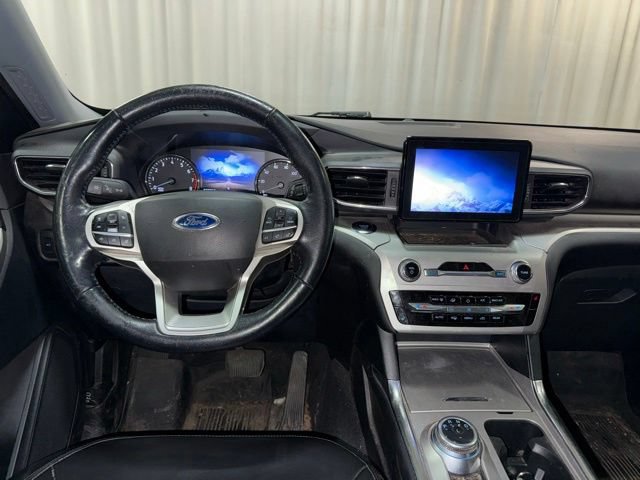 Used 2022 Ford Explorer XLT w/ Equipment Group 202A AWD/4WD image 16