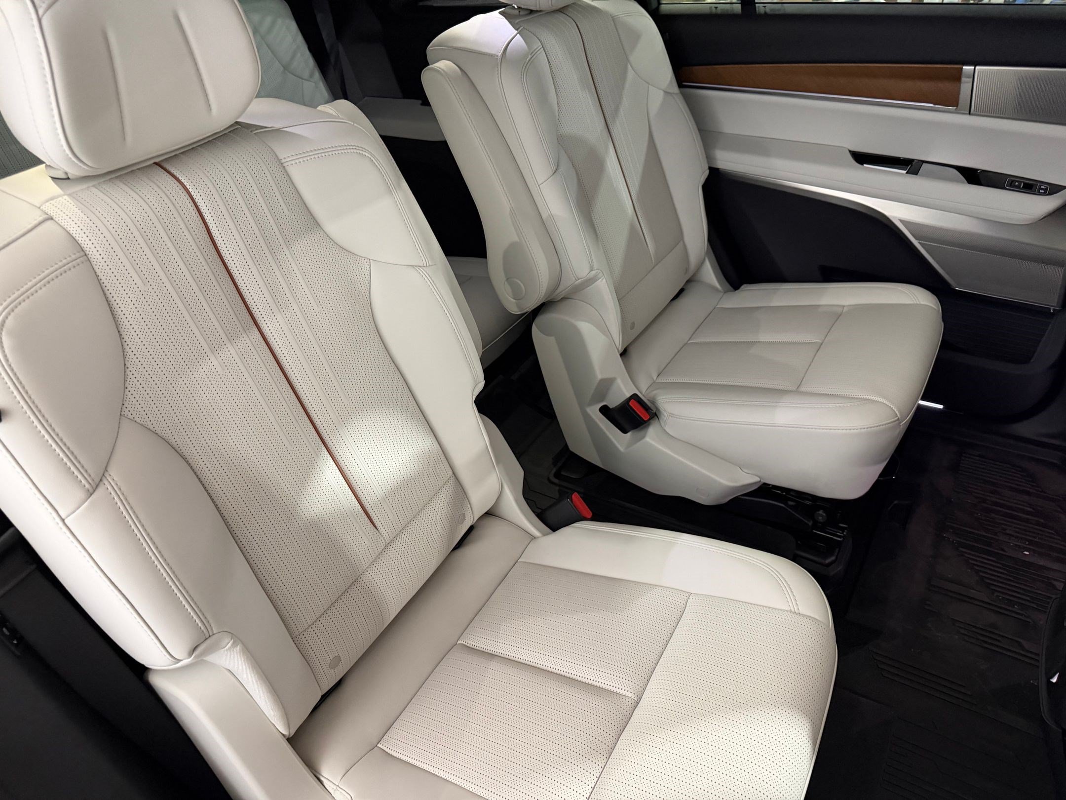 New 2026 Cadillac Vistiq Sport w/ LPO, Floor Liner Package AWD/4WD image 51