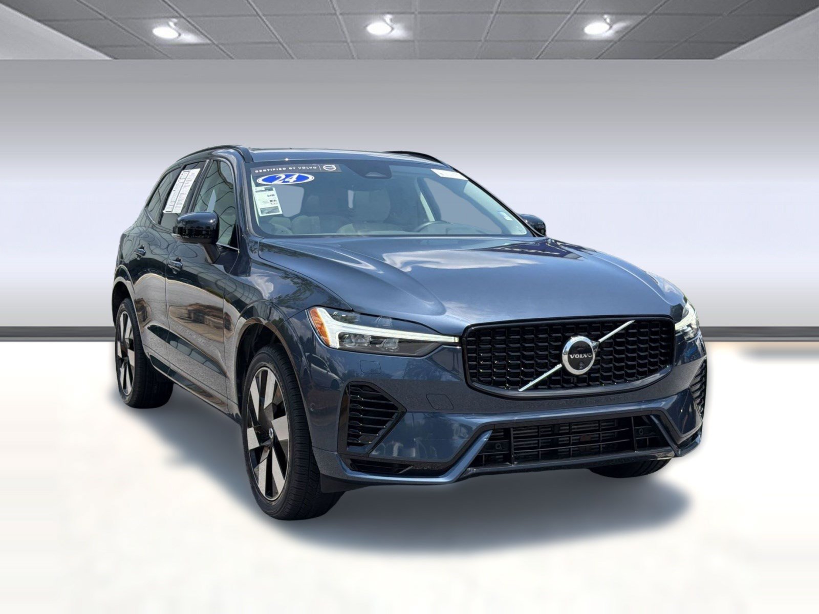 Certified 2024 Volvo XC60 T8 Plus w/ Climate Package AWD/4WD image 7