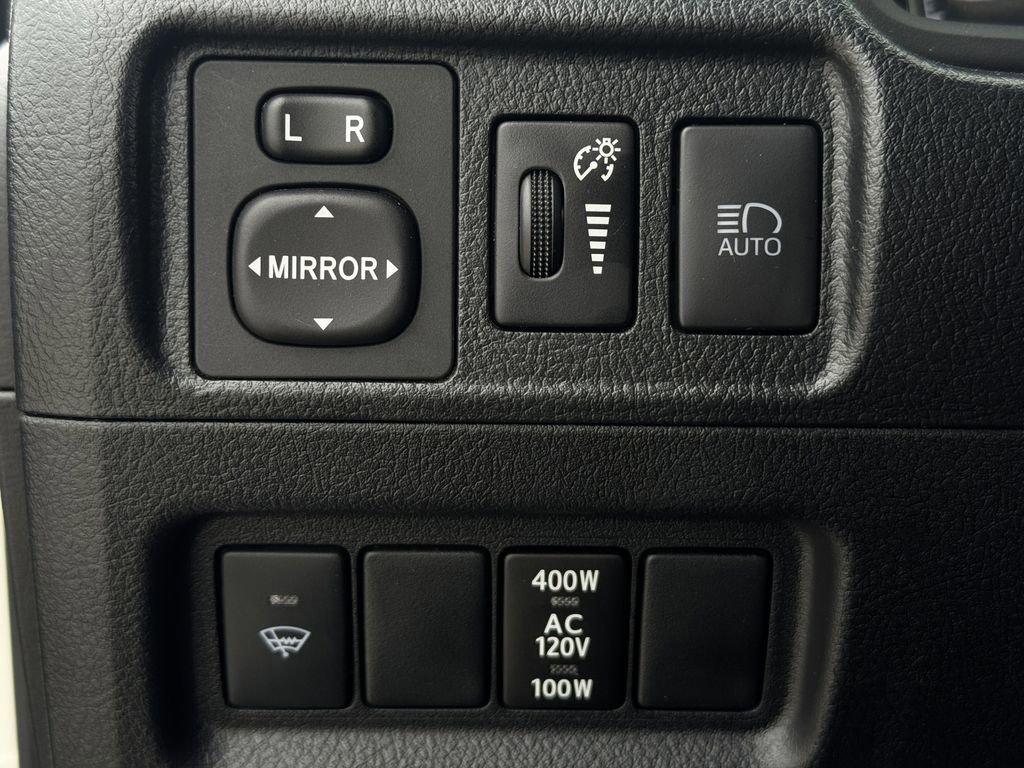 Used 2020 Toyota 4Runner SR5 AWD/4WD image 21