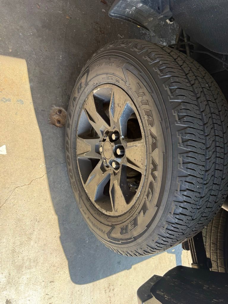 Used 2017 GMC Canyon SLE RWD image 7
