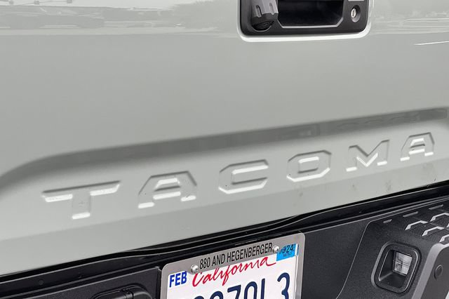 Used 2022 Toyota Tacoma TRD Off-Road w/ TRD Premium Off Road Package AWD/4WD image 36