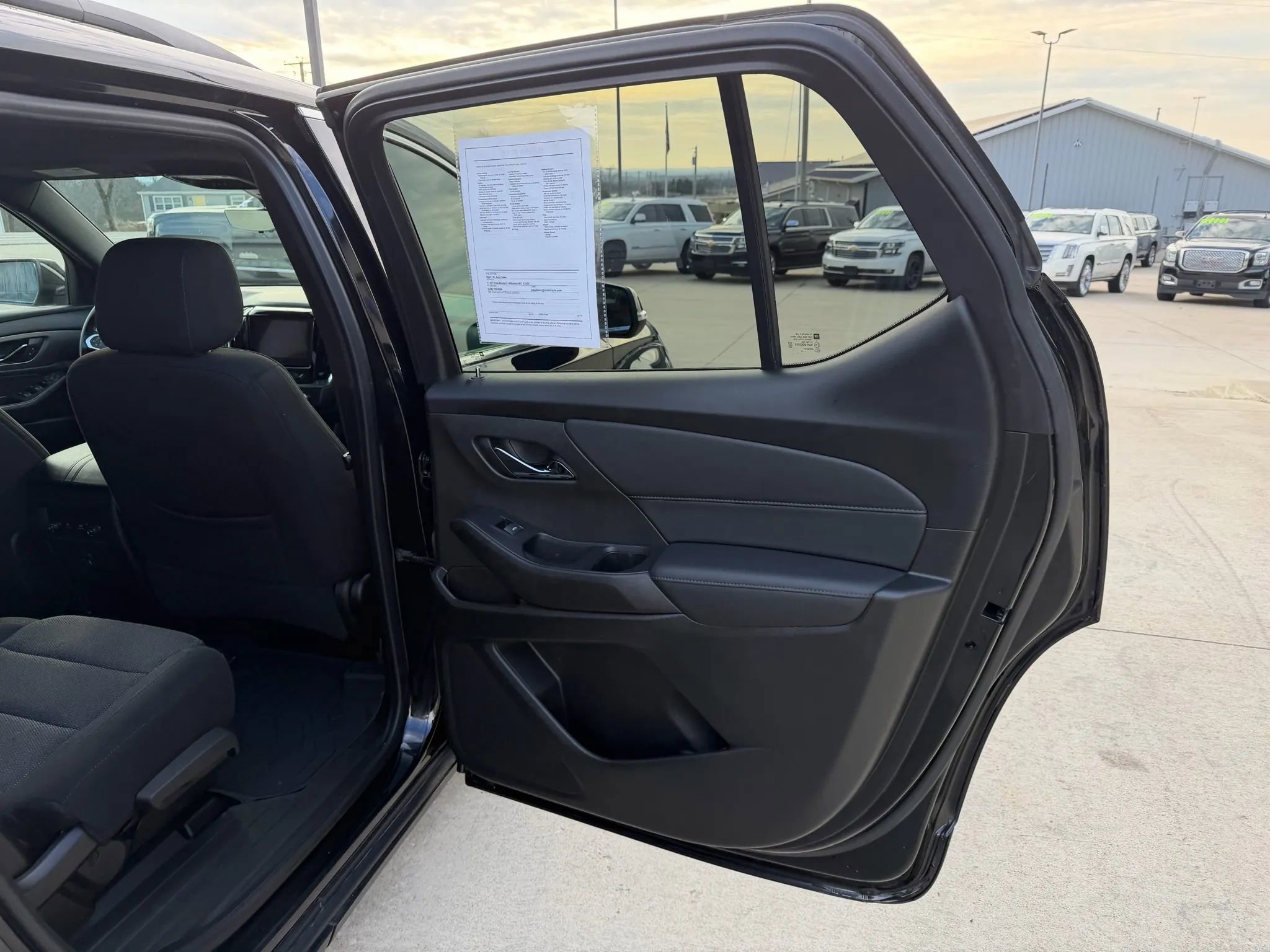 Used 2022 Chevrolet Traverse LT image 43