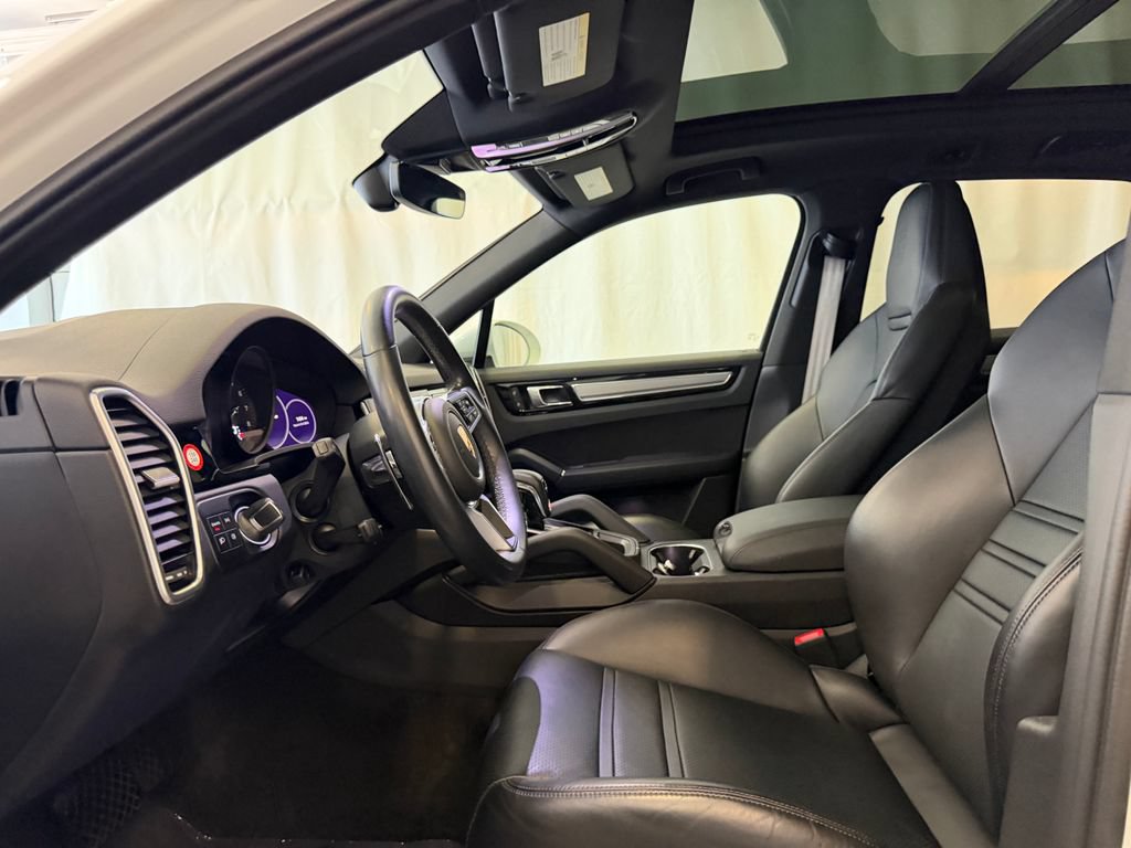 Certified 2023 Porsche Cayenne Platinum Edition AWD/4WD image 5