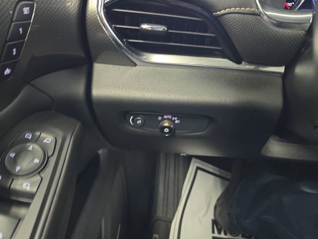 Used 2023 Chevrolet Traverse Premier AWD/4WD image 21