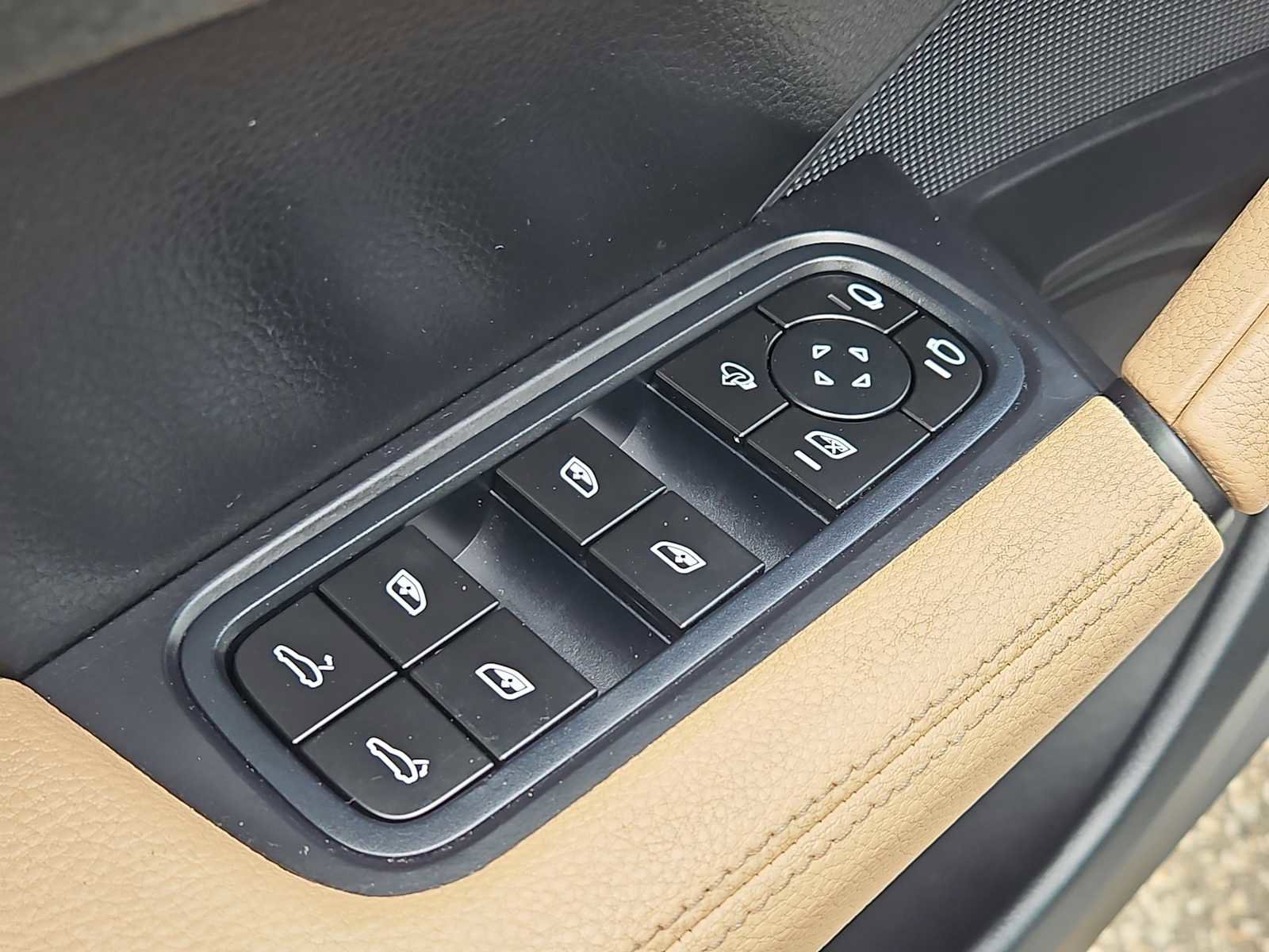 Certified 2024 Porsche Cayenne AWD/4WD image 15