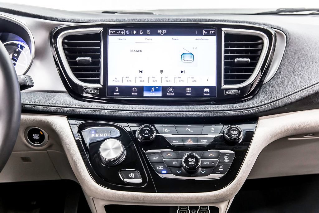 Used 2022 Chrysler Pacifica Touring-L FWD image 17