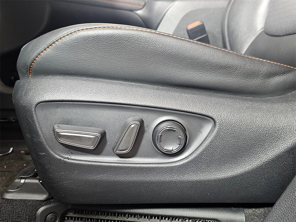 Used 2023 Toyota Sienna XSE image 28
