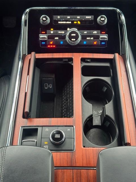 Used 2024 Lincoln Navigator Reserve image 12