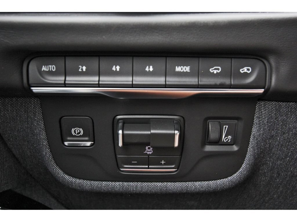 New 2026 Cadillac Escalade Platinum Sport w/ LPO, ONYX Package AWD/4WD image 15