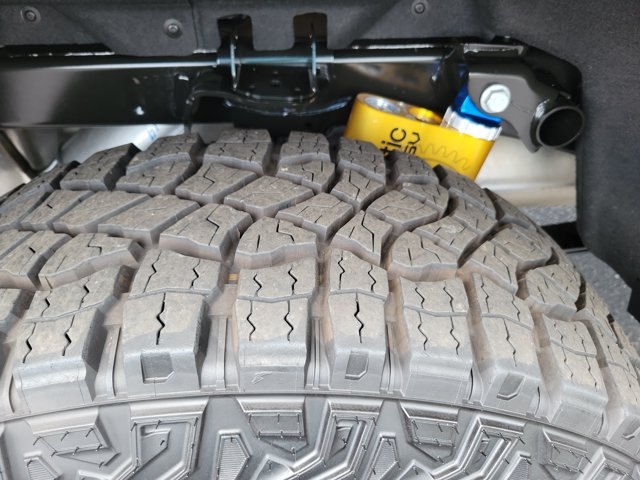 Used 2024 Chevrolet Colorado ZR2 w/ Safety Package AWD/4WD image 28