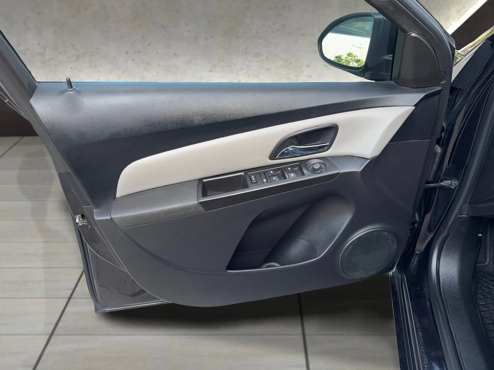 Used 2015 Chevrolet Cruze LS FWD image 12