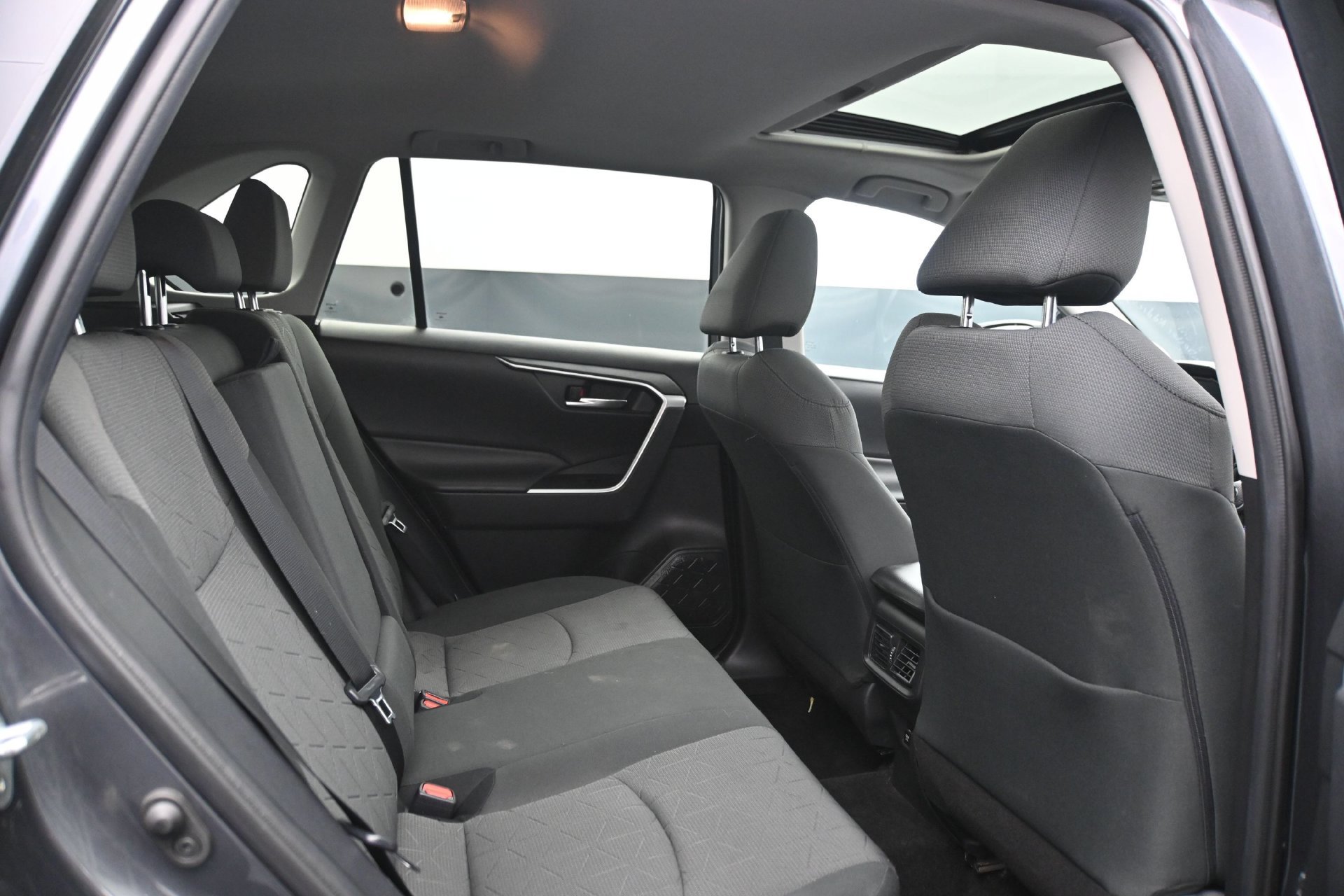 Used 2020 Toyota RAV4 XLE w/ Convenience Package AWD/4WD image 14