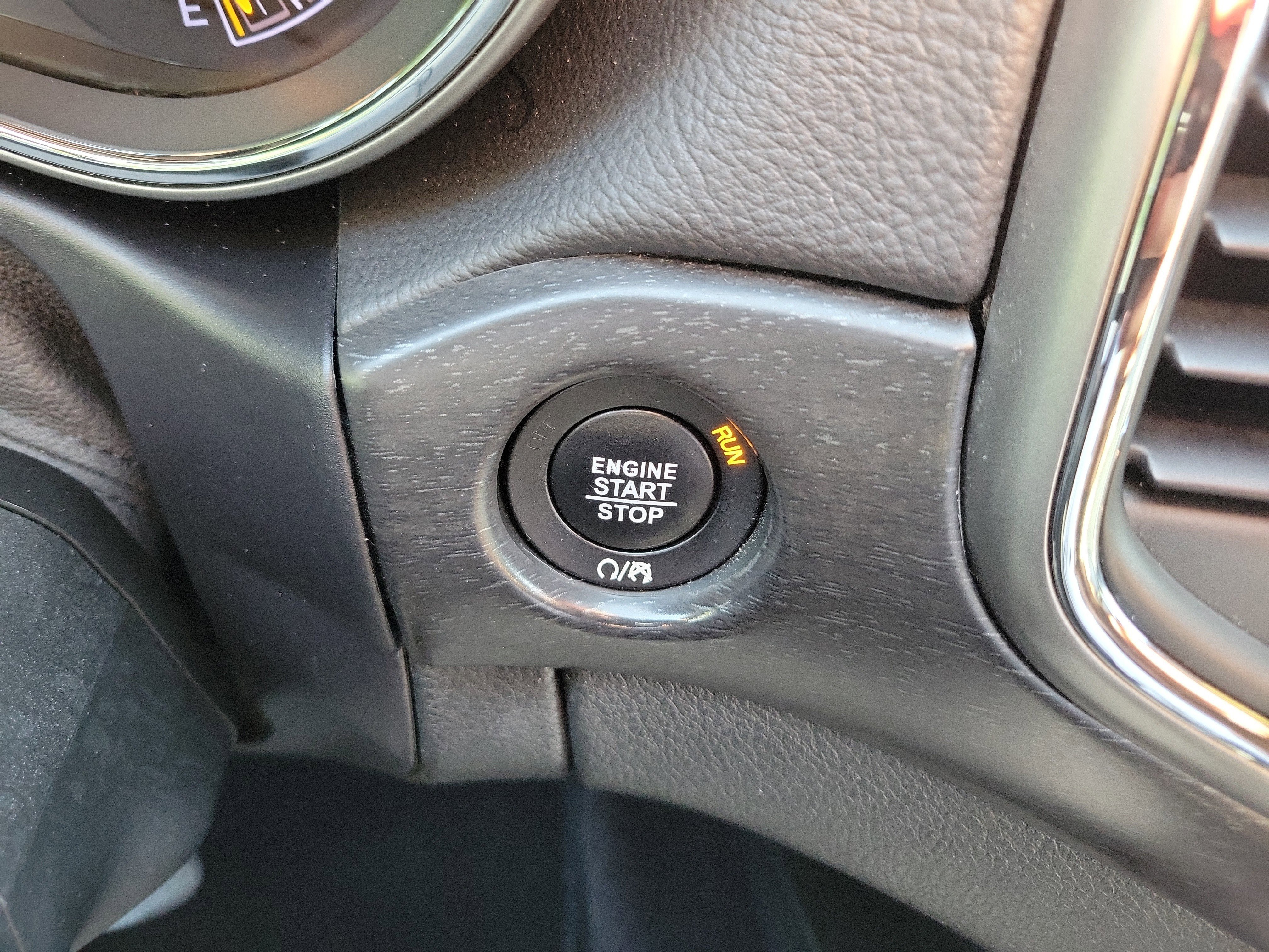 Used 2018 Jeep Grand Cherokee Altitude AWD/4WD image 29