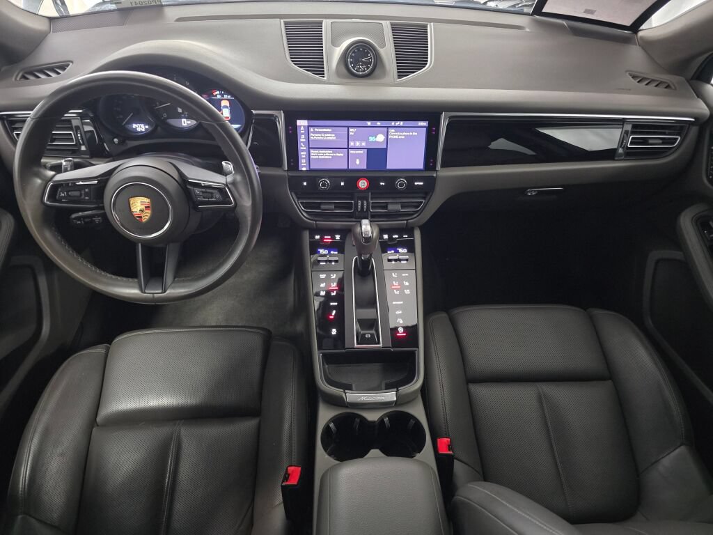 Certified 2024 Porsche Macan AWD/4WD image 20