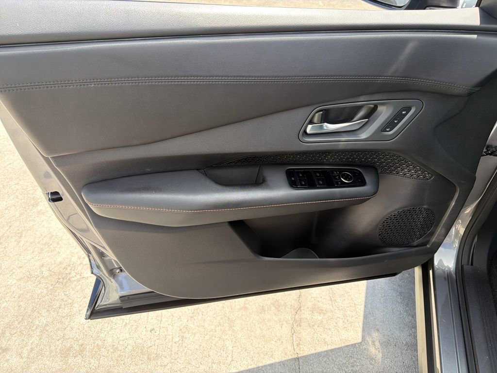 Used 2023 Nissan Ariya FWD image 16