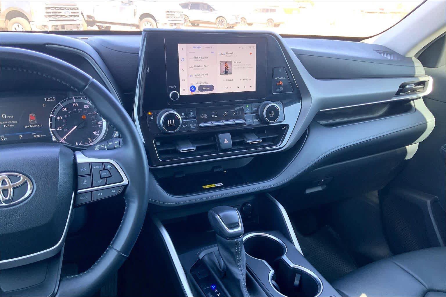 Used 2023 Toyota Highlander XLE image 7