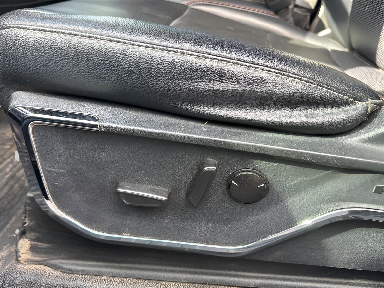 Used 2024 Ford F350 Lariat w/ Sport Appearance Package image 17