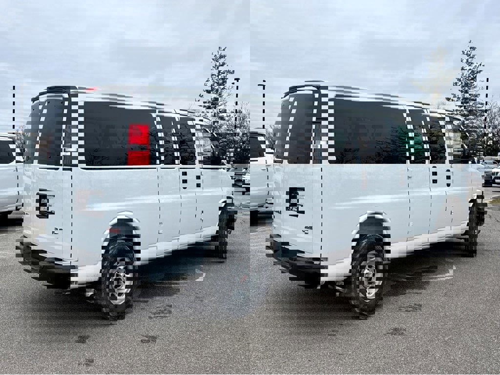 New 2025 GMC Savana 3500 LS video 2