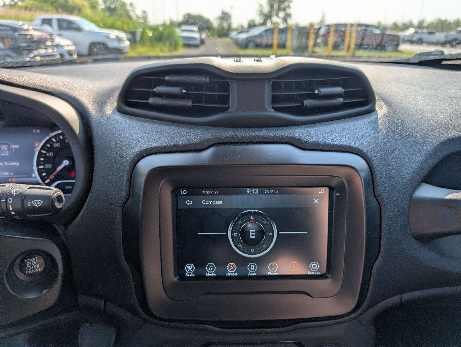 Used 2021 Jeep Renegade Latitude AWD/4WD image 15