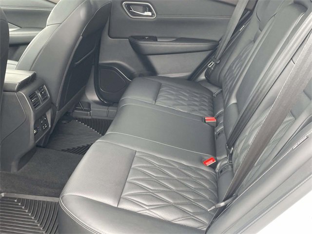 Used 2022 Nissan Rogue Platinum w/ Head-Up Display Package image 12