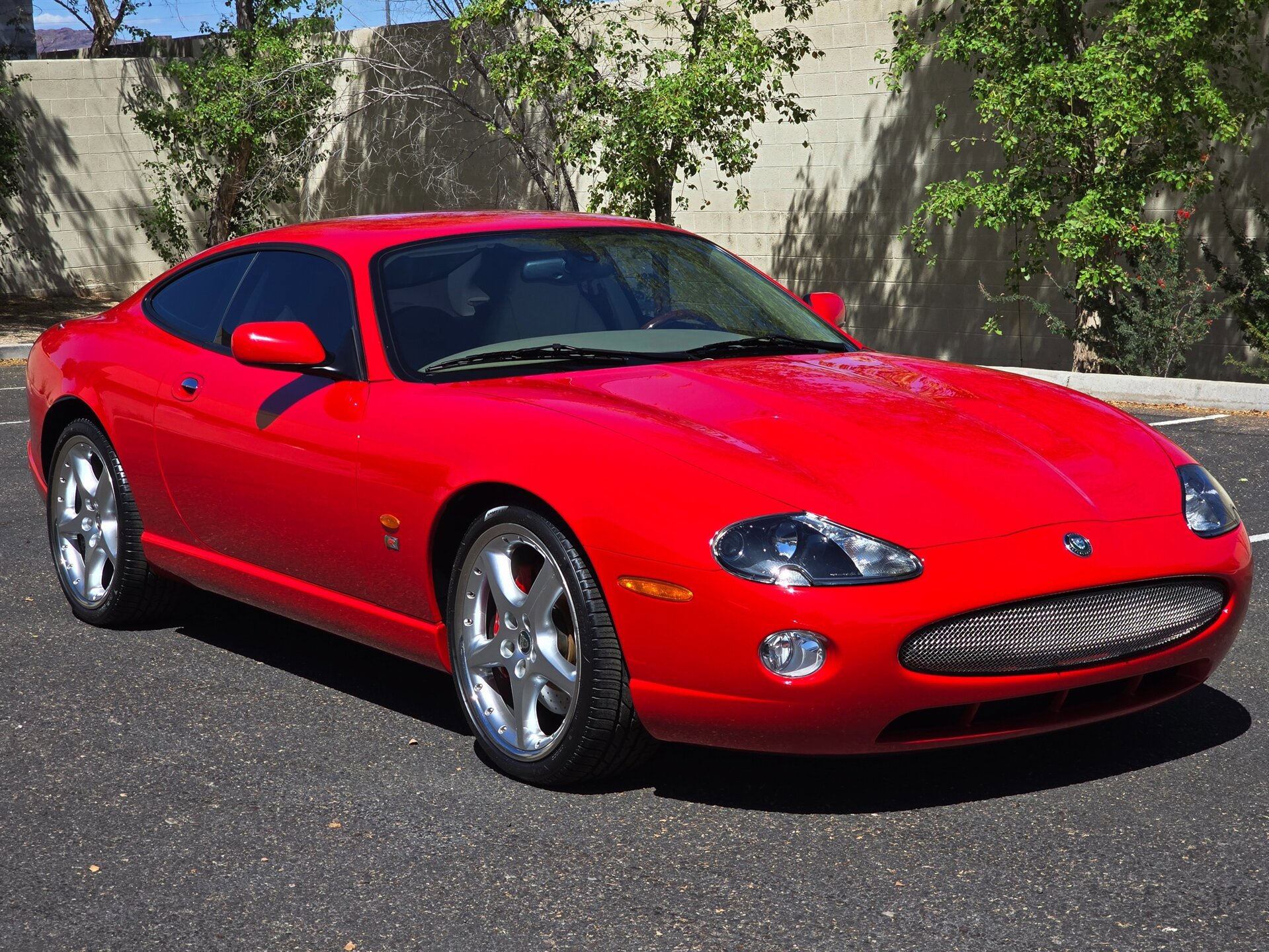 Used 2005 Jaguar XK8 Coupe RWD image 2