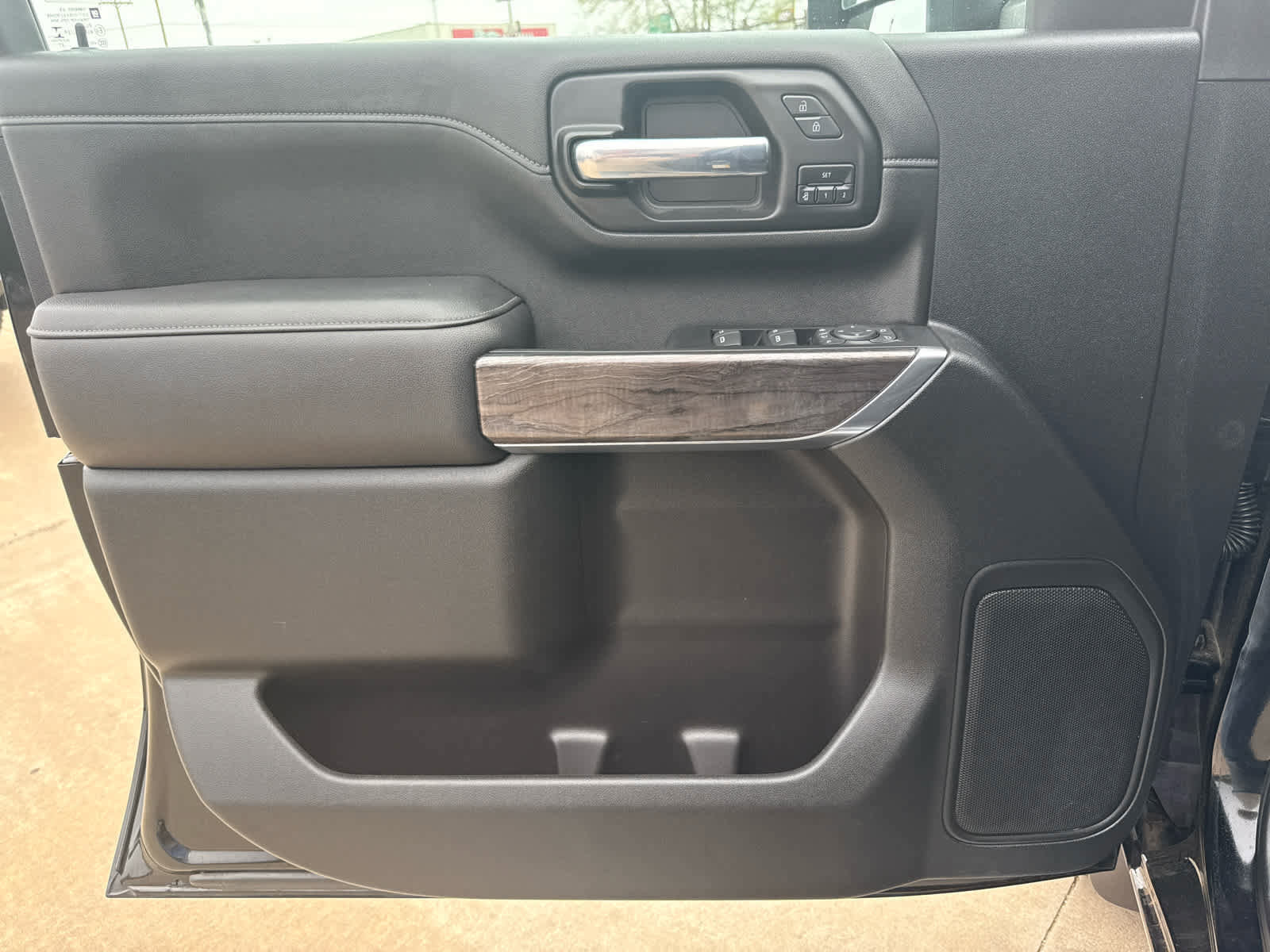 Used 2022 Chevrolet Silverado 2500 LTZ w/ LTZ Convenience Package image 17