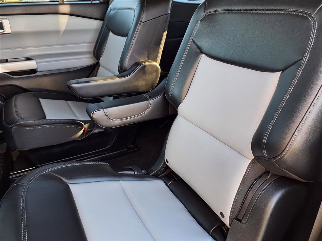 Used 2023 Ford Explorer XLT w/ Equipment Group 202A image 7