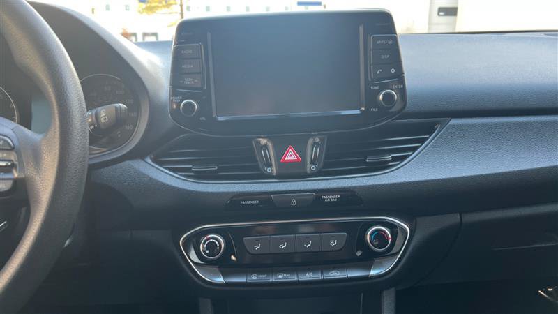 Used 2018 Hyundai Elantra GT FWD image 27