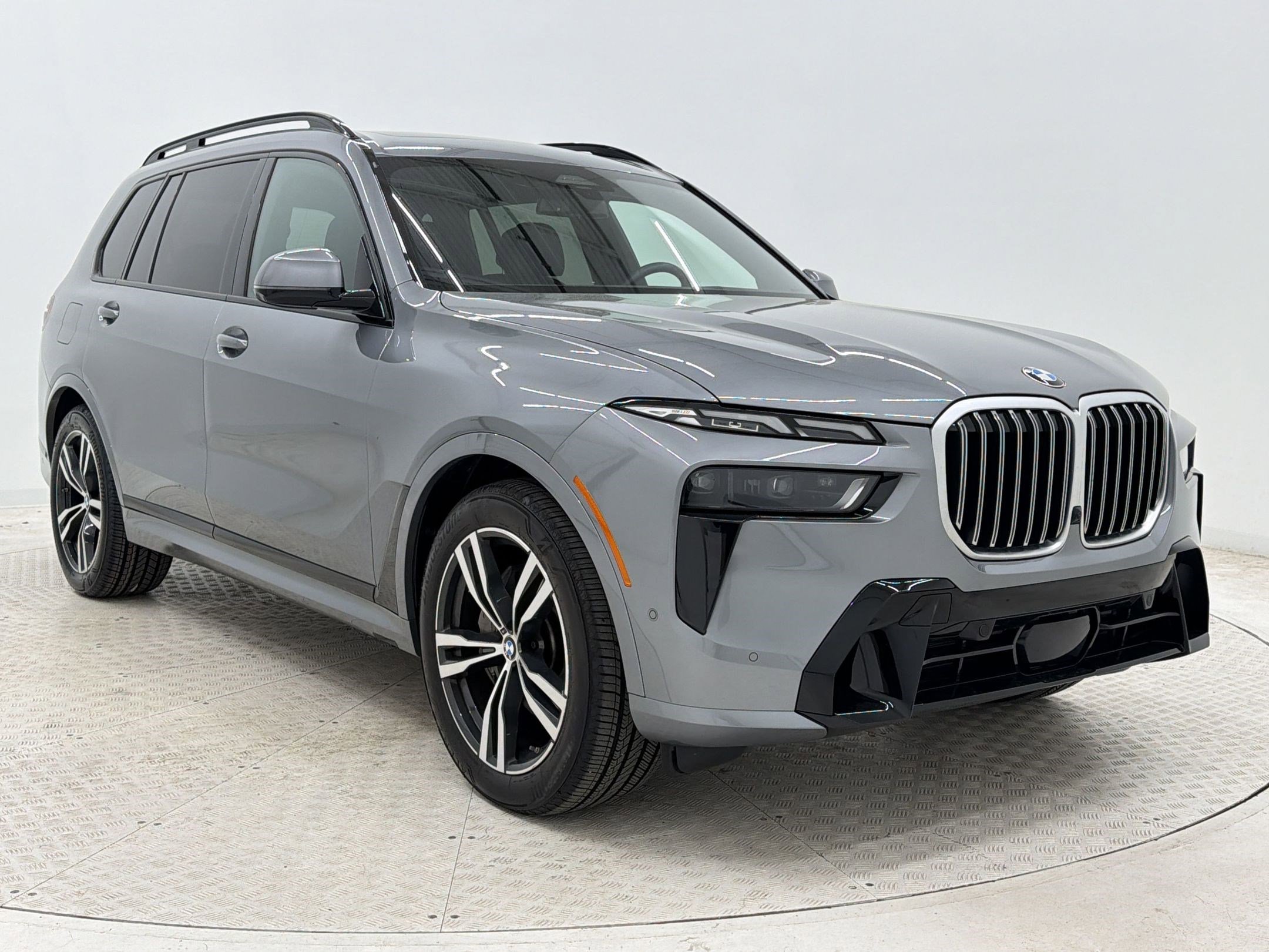 Certified 2025 BMW X7 xDrive40i w/ M Sport Package image 7
