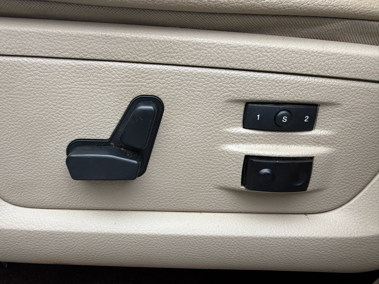 Used 2015 RAM 3500 Laramie w/ Convenience Group image 22