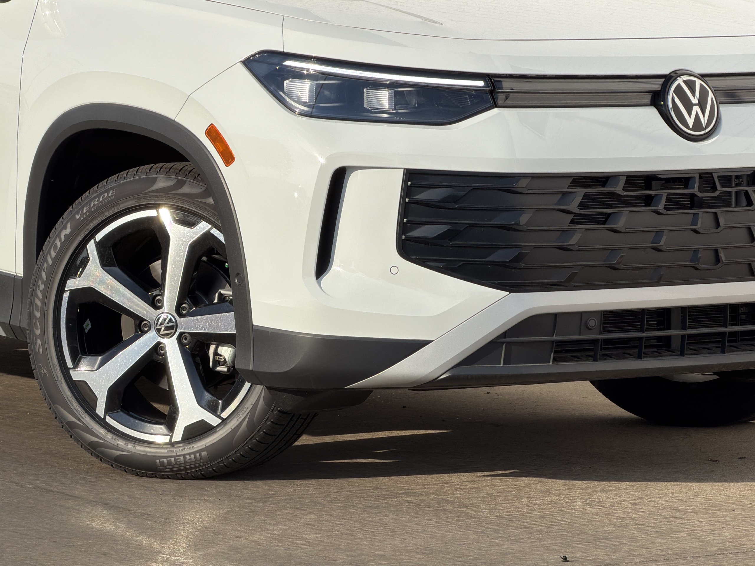 New 2026 Volkswagen Tiguan SE FWD image 9