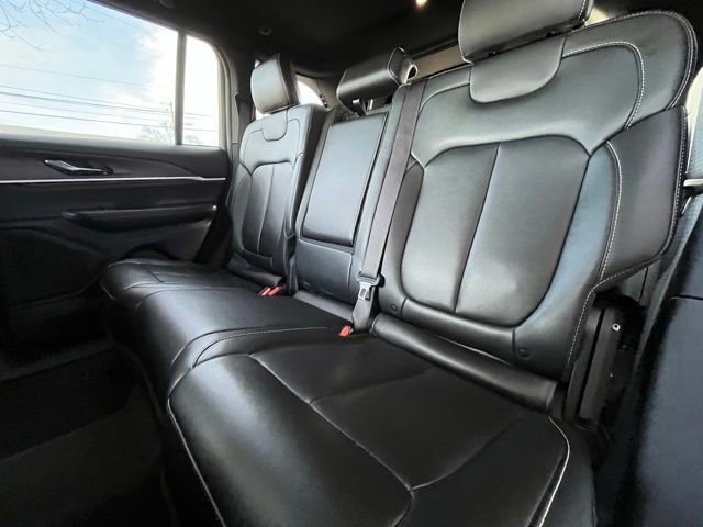 Used 2024 Jeep Grand Cherokee Limited image 25