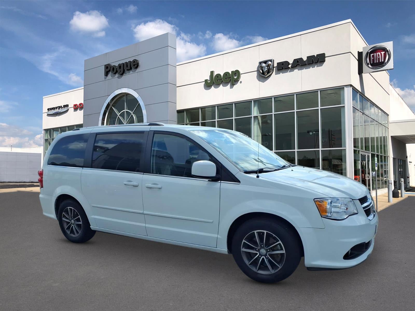 Used 2017 Dodge Grand Caravan SXT image 1