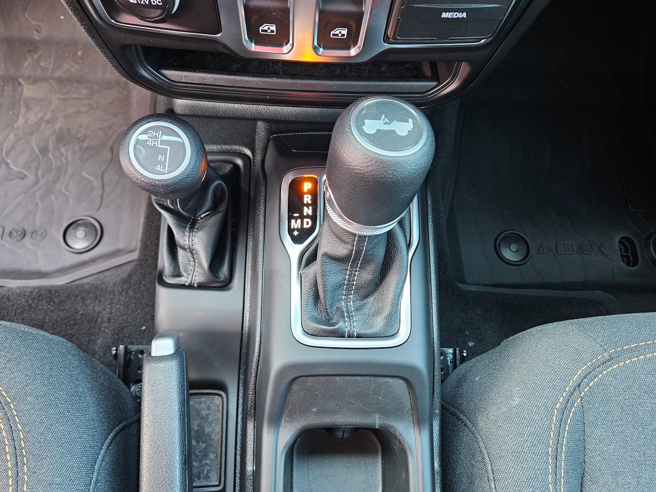 Used 2025 Jeep Wrangler Sport image 13