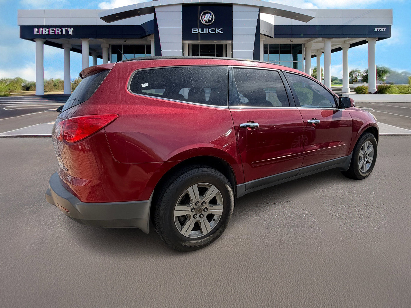 Used 2012 Chevrolet Traverse LT image 2