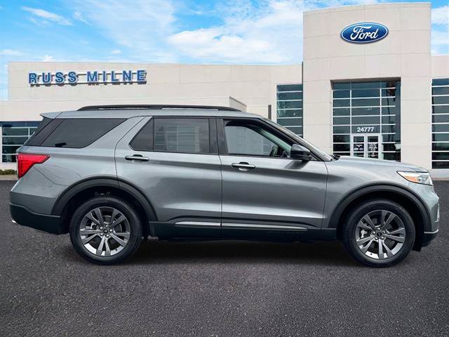 Used 2024 Ford Explorer XLT w/ Equipment Group 202A AWD/4WD image 2
