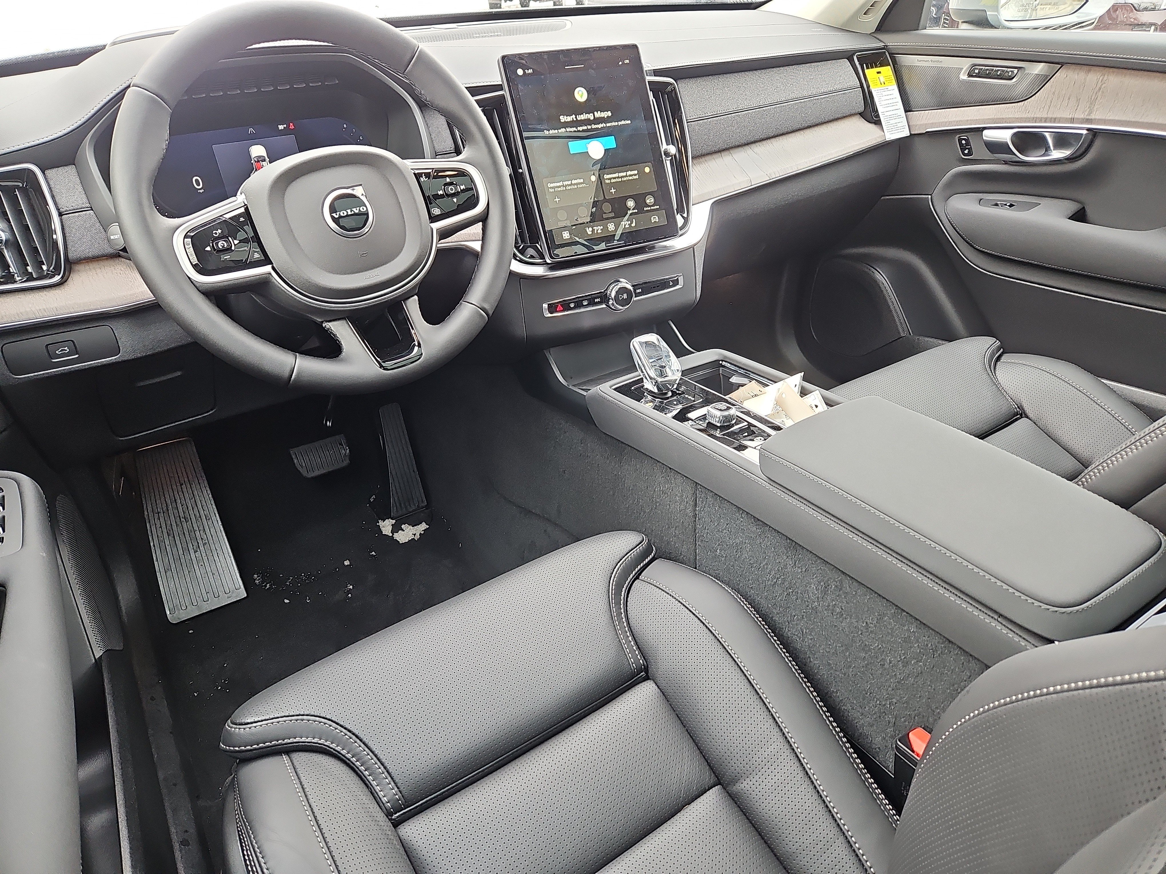 New 2026 Volvo XC90 B6 Ultra w/ Protection Package AWD/4WD image 3