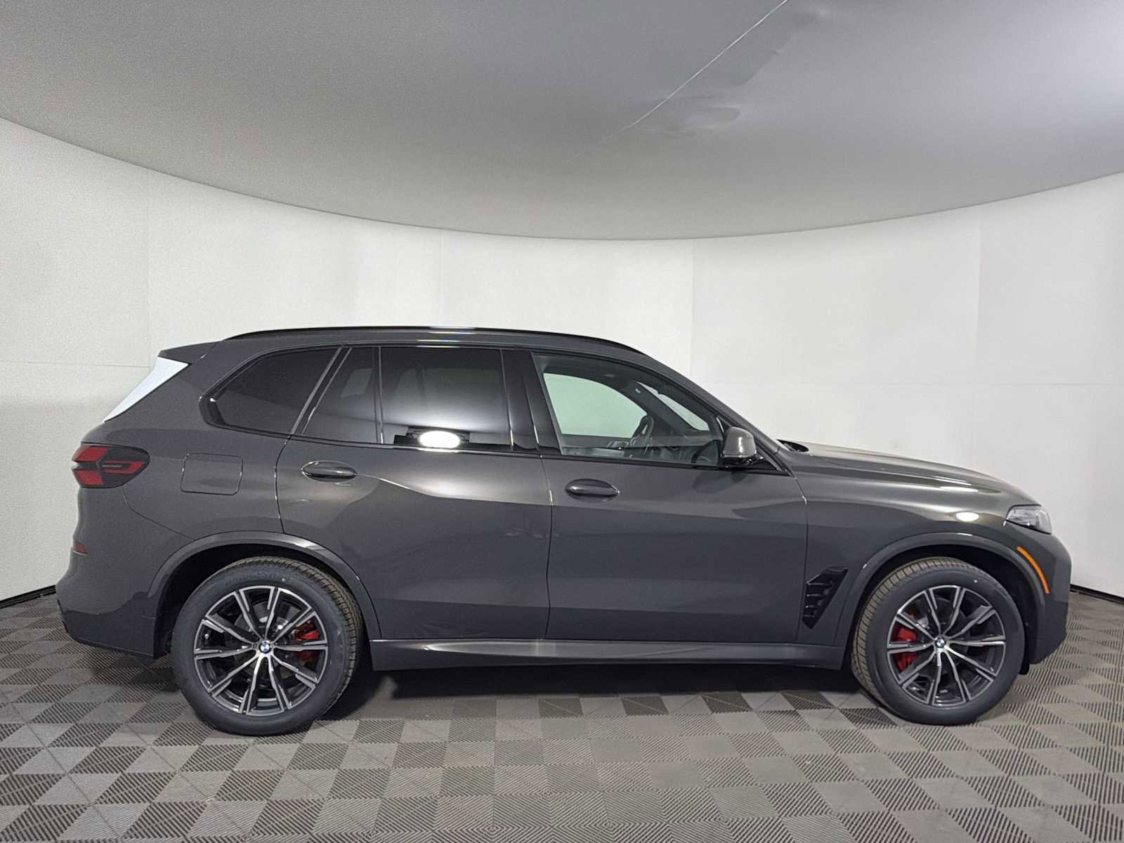 New 2026 BMW X5 xDrive40i w/ M Sport Package AWD/4WD image 8